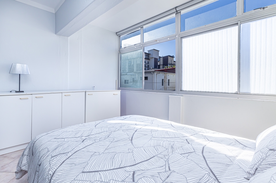 1 Bedroom Property for Sale in Sea Point Western Cape